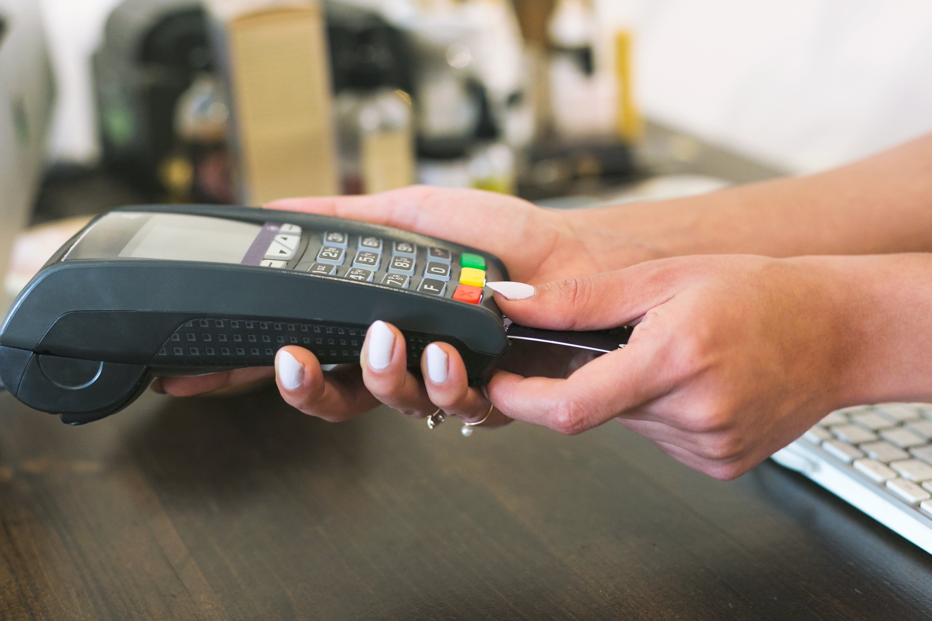 Online payment experience on a connected checkout setup